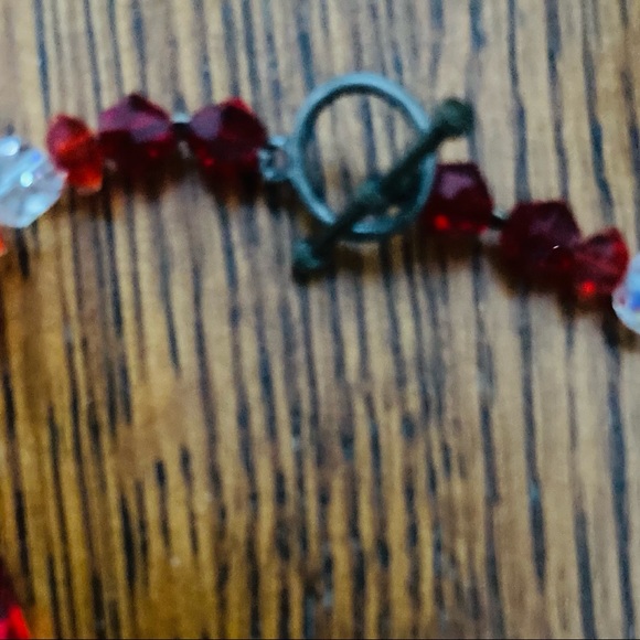 Beautiful handmade red & clear beaded necklace - Picture 6 of 6